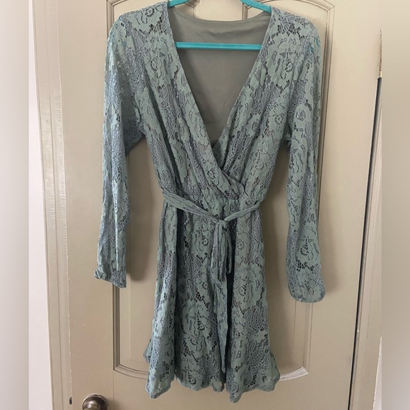 Belted Lace Dress - Picture 3 of 7